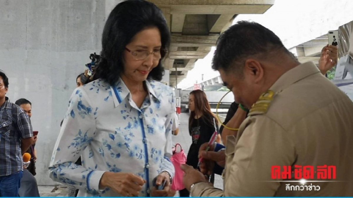"อ.น้อง"ออกใช้สิทธิเลือกตั้ง ปัดให้สัมภาษณ์สื่อ "อ.น้อง"ออกใช้สิทธิเลือกตั้ง ปัดให้สัมภาษณ์สื่อ