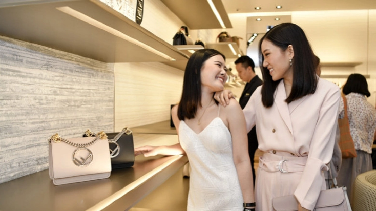 แฟชั่นนิสต้าร่วมยินดีบูทีคใหม่