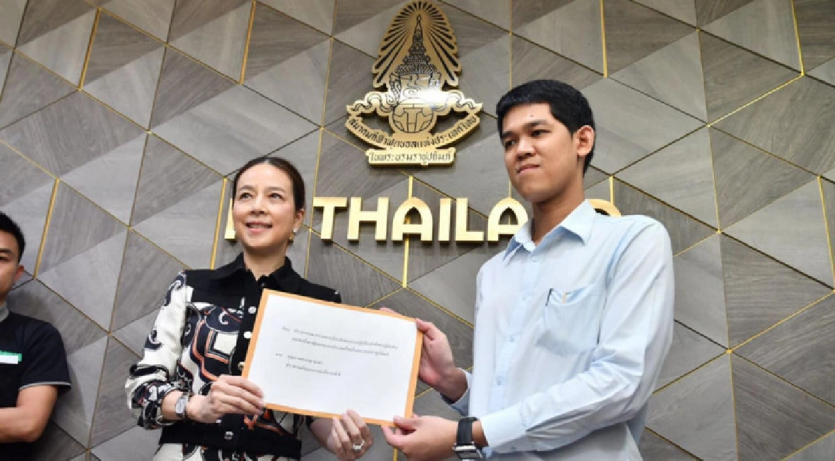 "มาดามแป้ง" ยื่นหนังสือร้องการทำงานของ "เปาไทย" "มาดามแป้ง" ยื่นหนังสือร้องการทำงานของ "เปาไทย"