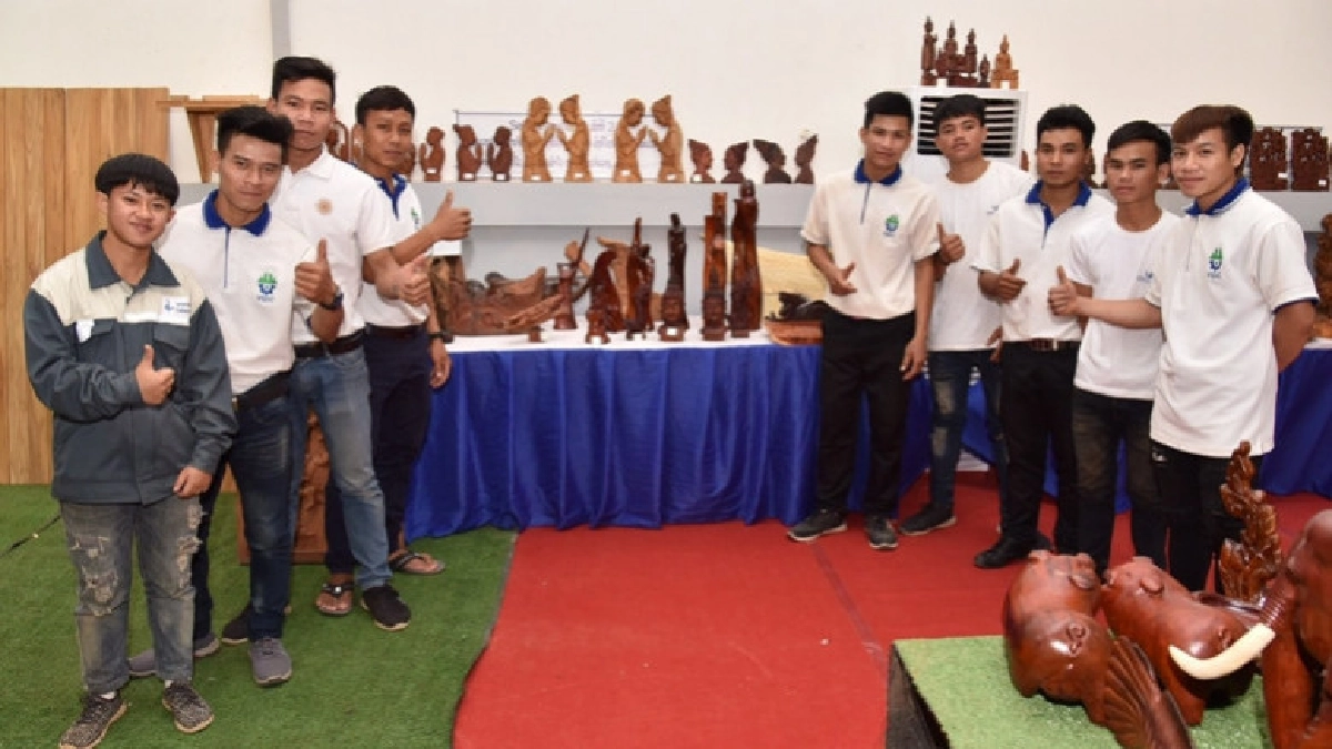 แลกเปลี่ยนองค์ความรู้ต่อยอดงานหัตถศิลป์ไทย-ลาว