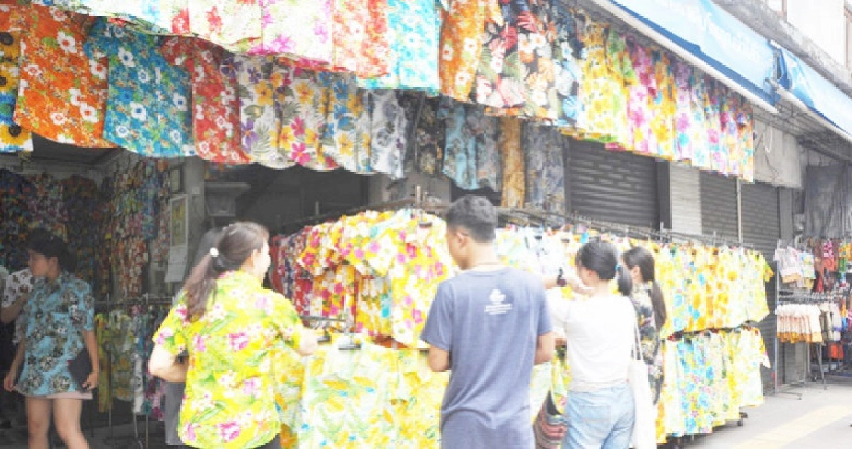 ชาวโคราชแห่ซื้อเสื้อลายดอกสีเหลืองคึกคักเพิ่มออเดอร์ 80 % ชาวโคราชแห่ซื้อเสื้อลายดอกสีเหลืองคึกคักเพิ่มออเดอร์ 80 %