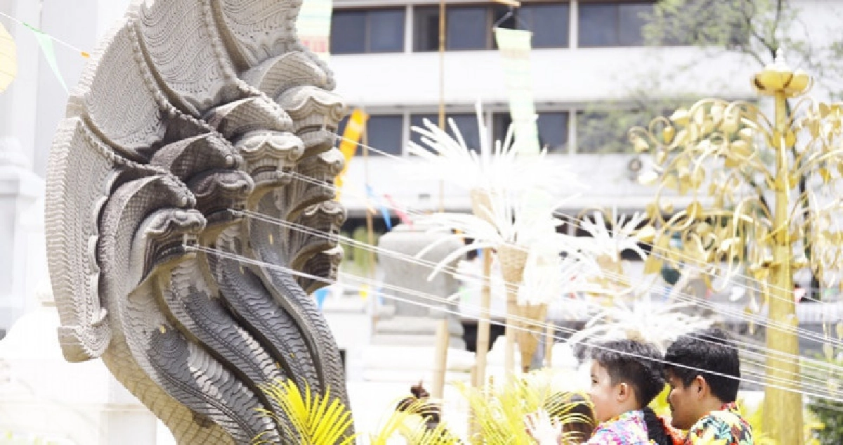 "ประชาชน"ร่วมสรงน้ำพระแบบอีสาน-เหนือ (ภาพชุด) "ประชาชน"ร่วมสรงน้ำพระแบบอีสาน-เหนือ (ภาพชุด)