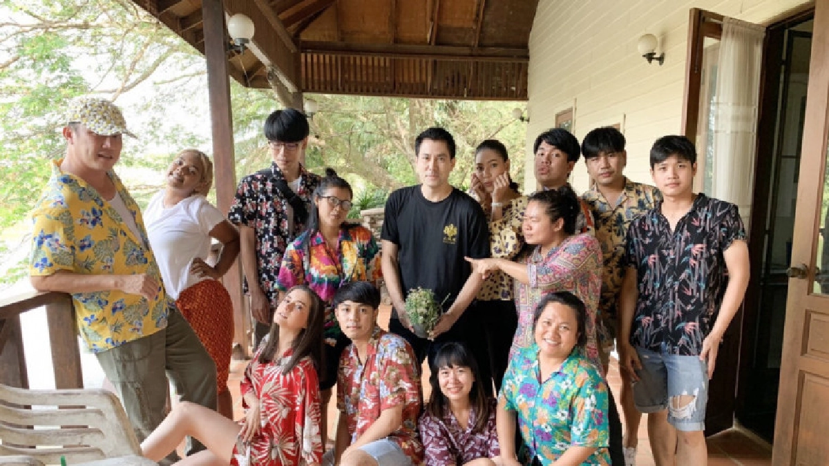 'น้ำตาล-สมาร์ท' นำทีมสืบสานประเพณีสงกรานต์ 'น้ำตาล-สมาร์ท' นำทีมสืบสานประเพณีสงกรานต์