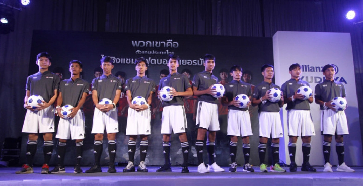  เปิดตัว 10 เยาวชนแข้งทอง 