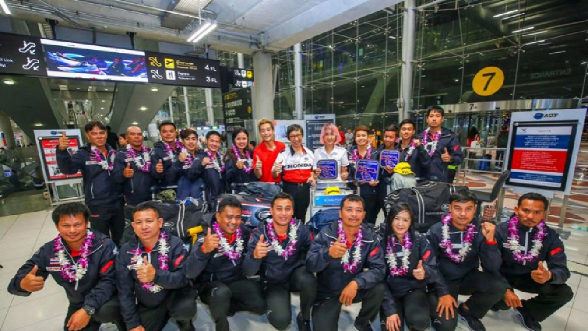 ต้อนรับทัพนักบิด "เอ.พี.ฮอนด้า เรซซิ่ง ไทยแลนด์" สุดอบอุ่น ต้อนรับทัพนักบิด "เอ.พี.ฮอนด้า เรซซิ่ง ไทยแลนด์" สุดอบอุ่น