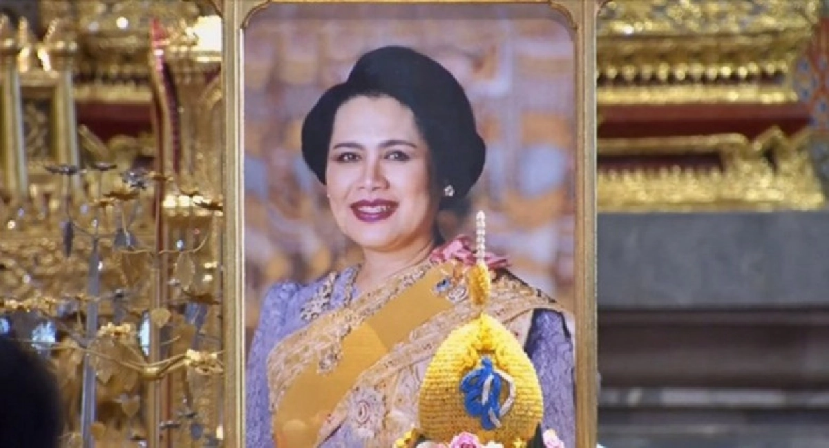 เฉลิมพระนามาภิไธย พระบรมราชชนนีพันปีหลวง