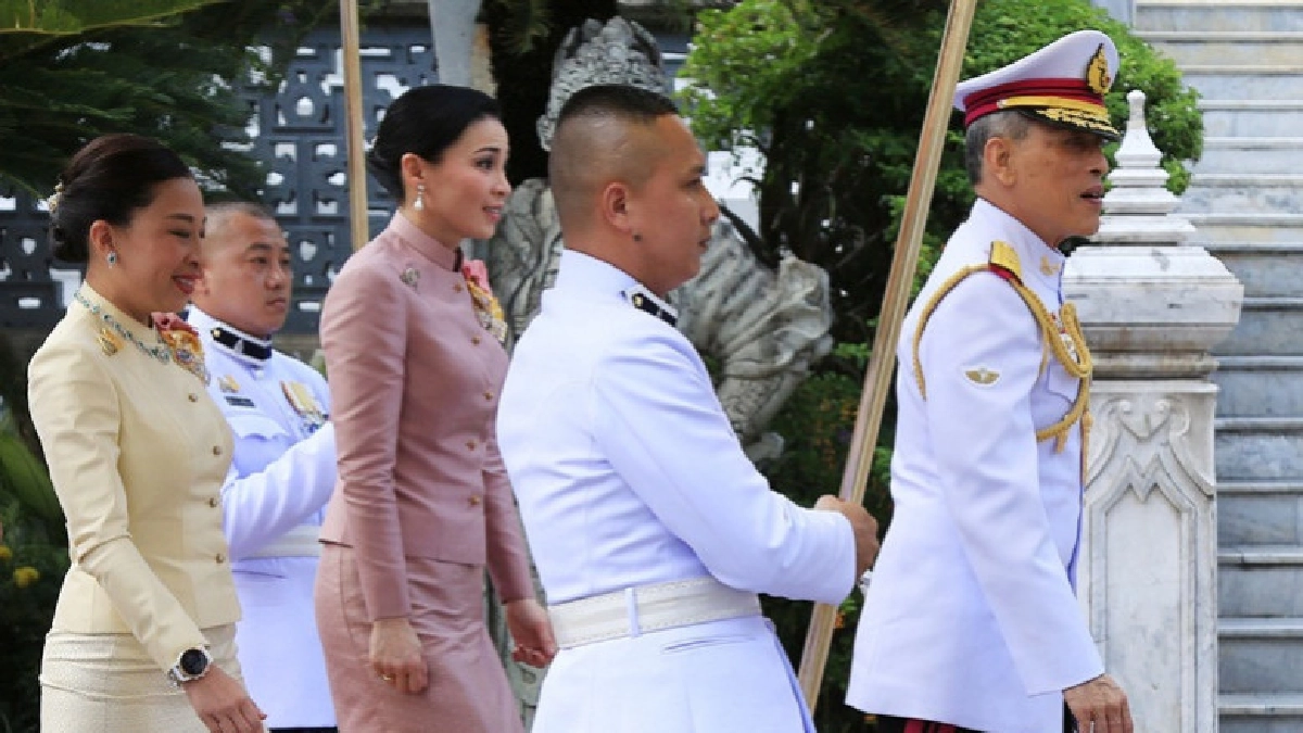 ในหลวง-ราชินี เสด็จฯ พระราชพิธีพืชมงคล
