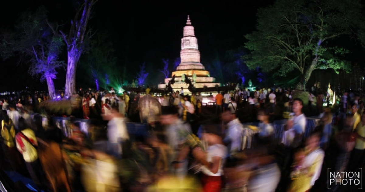 (ภาพชุด) บรรยากาศเวียนเทียนพระธาตุยาคู (ภาพชุด) บรรยากาศเวียนเทียนพระธาตุยาคู