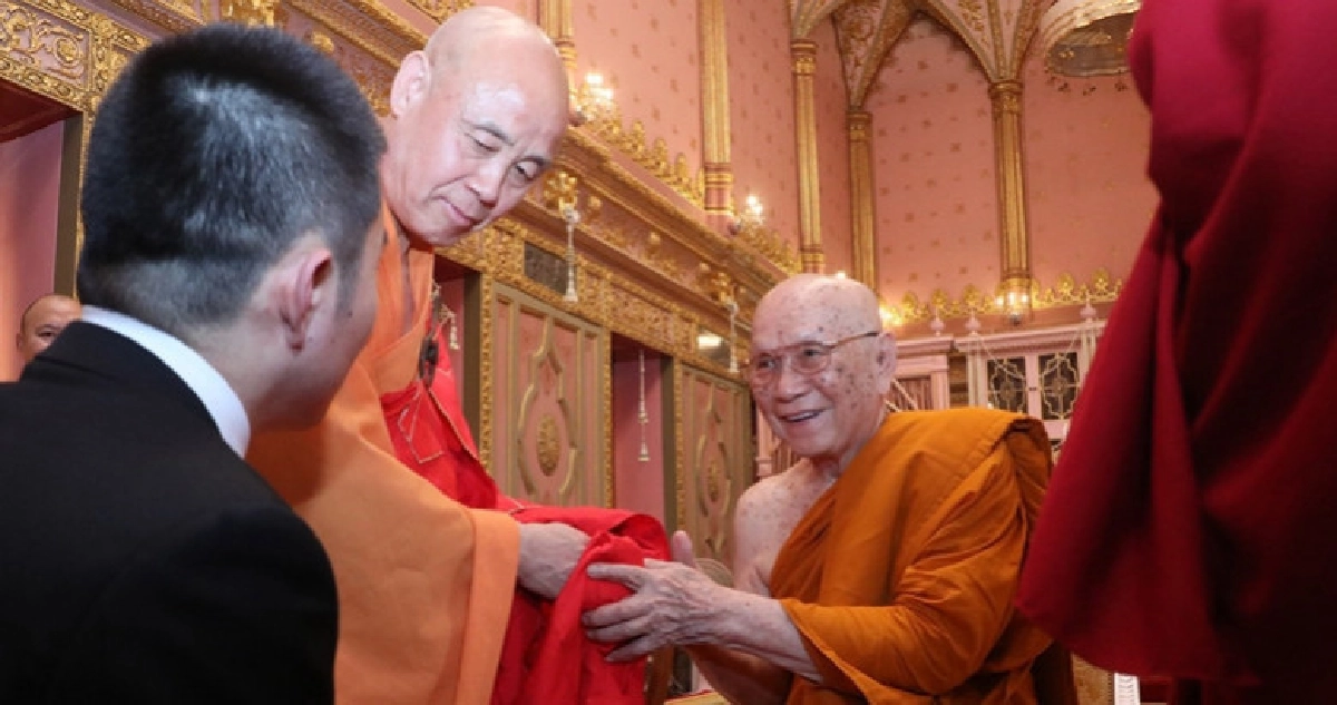 (ภาพชุด) พระสงฆ์จีนกราบถวายสักการะสมเด็จพระสังฆราช (ภาพชุด) พระสงฆ์จีนกราบถวายสักการะสมเด็จพระสังฆราช