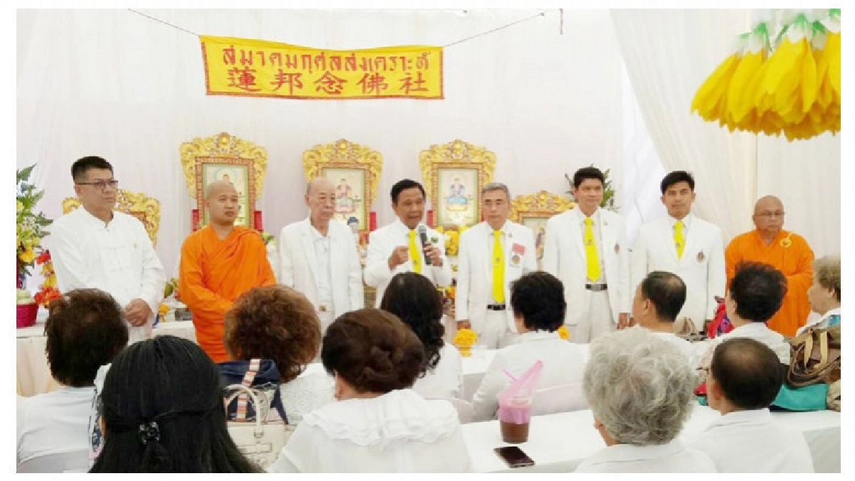 เวียนเทียนรอบมณฑปพระบรมสารีริกธาตุ วันวิสาขบูชา