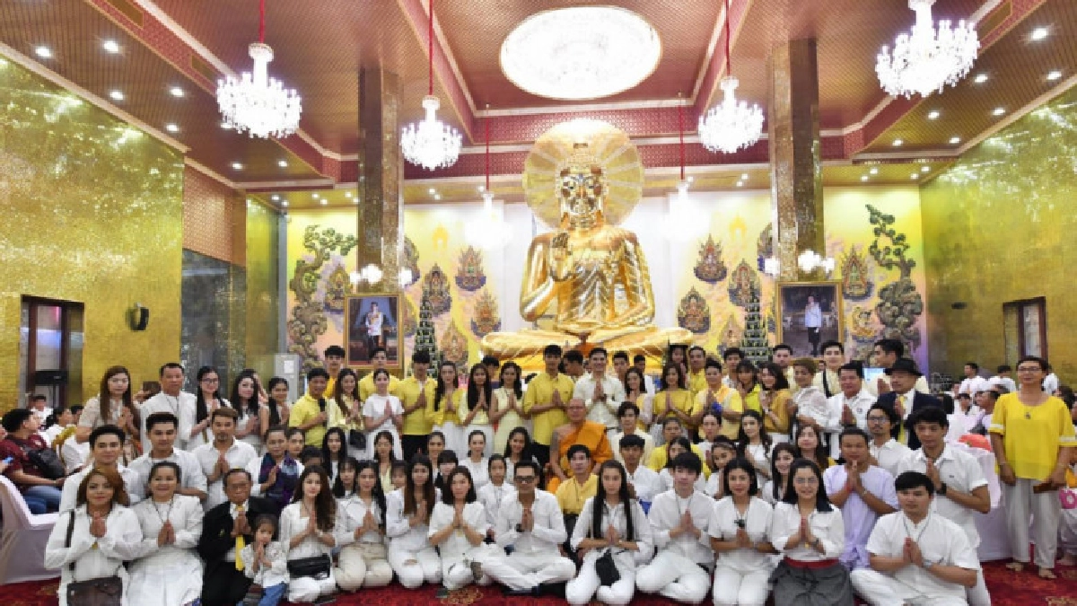 คนบันเทิงร่วมงานบุญในวันวิสาขบูชา คนบันเทิงร่วมงานบุญในวันวิสาขบูชา