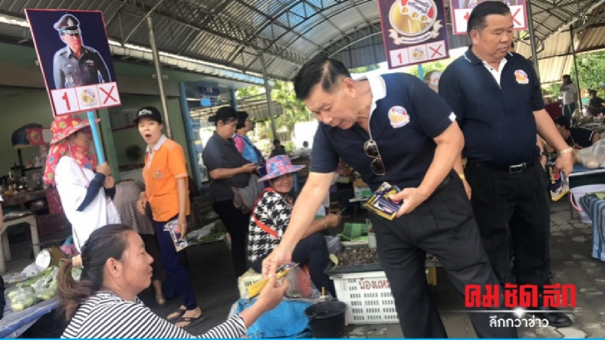 "เสรีพิศุทธ์" อัดพรรคขนาดกลางรวนเร "เสรีพิศุทธ์" อัดพรรคขนาดกลางรวนเร