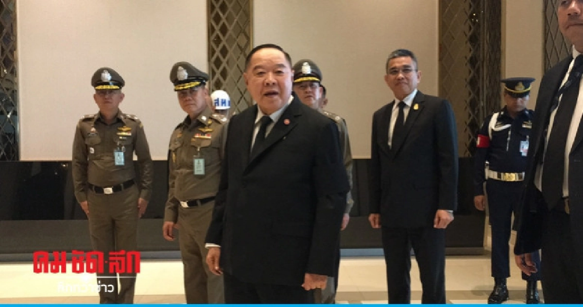 "บิ๊กป้อม" ปัดปฏิวัติ "ไม่มีอะไร"