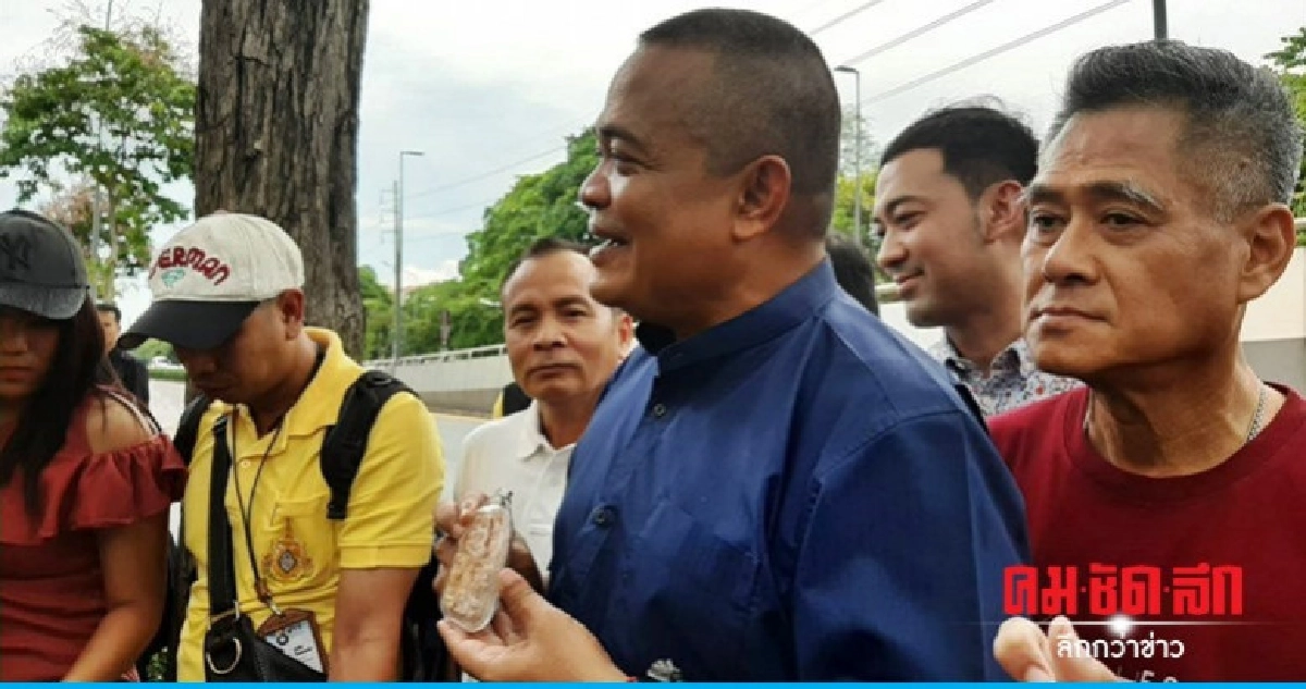 "จตุพร-สันธนะ" รุดเยี่ยมจ่านิว ซัดเขียวอันธพาลเบื้องหลัง "จตุพร-สันธนะ" รุดเยี่ยมจ่านิว ซัดเขียวอันธพาลเบื้องหลัง