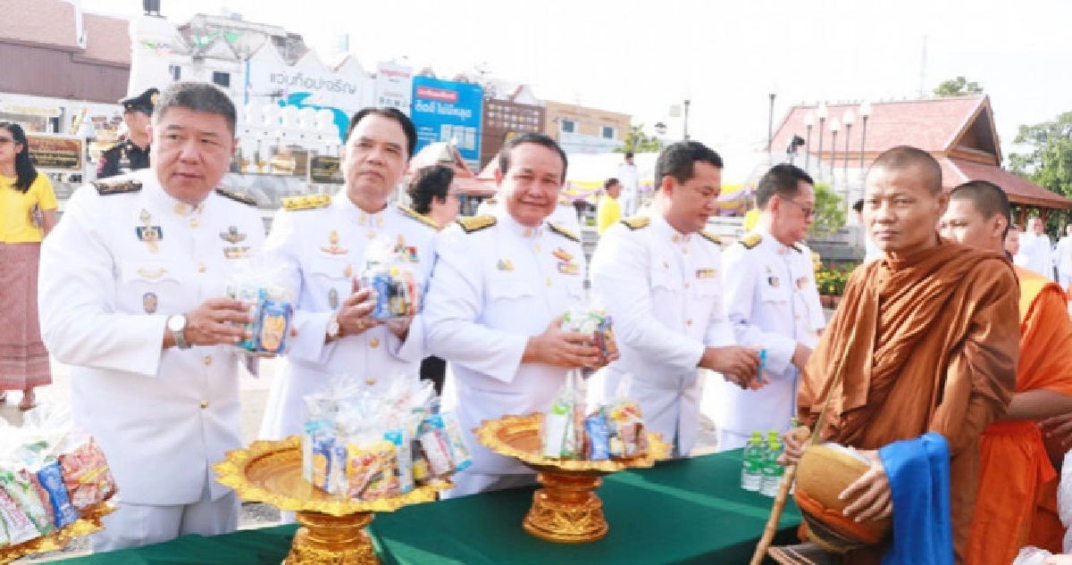 "โคราช"ตักบาตวันเฉลิมพระชนมพรรษาราชินี "โคราช"ตักบาตวันเฉลิมพระชนมพรรษาราชินี