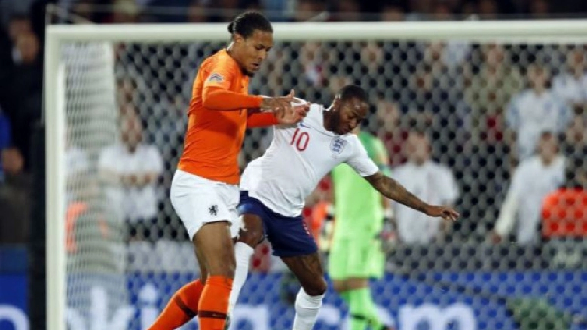 ชมจังหวะ"ฟาน ไดค์"ปะทะเดือด"สเตอร์ลิง" (คลิป)