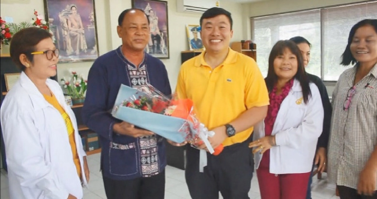 ชาวศรีสะเกษแห่ให้กำลังใจ"เสี่ยโต้ง"โหวตสวน ชาวศรีสะเกษแห่ให้กำลังใจ"เสี่ยโต้ง"โหวตสวน