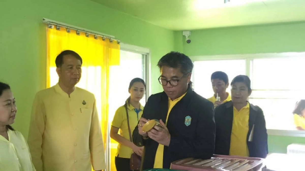 "พิเชษฐ์"ลงพื้นที่ตรวจเยี่ยมสหกรณ์ผู้ปลูกสับปะรดลำปาง