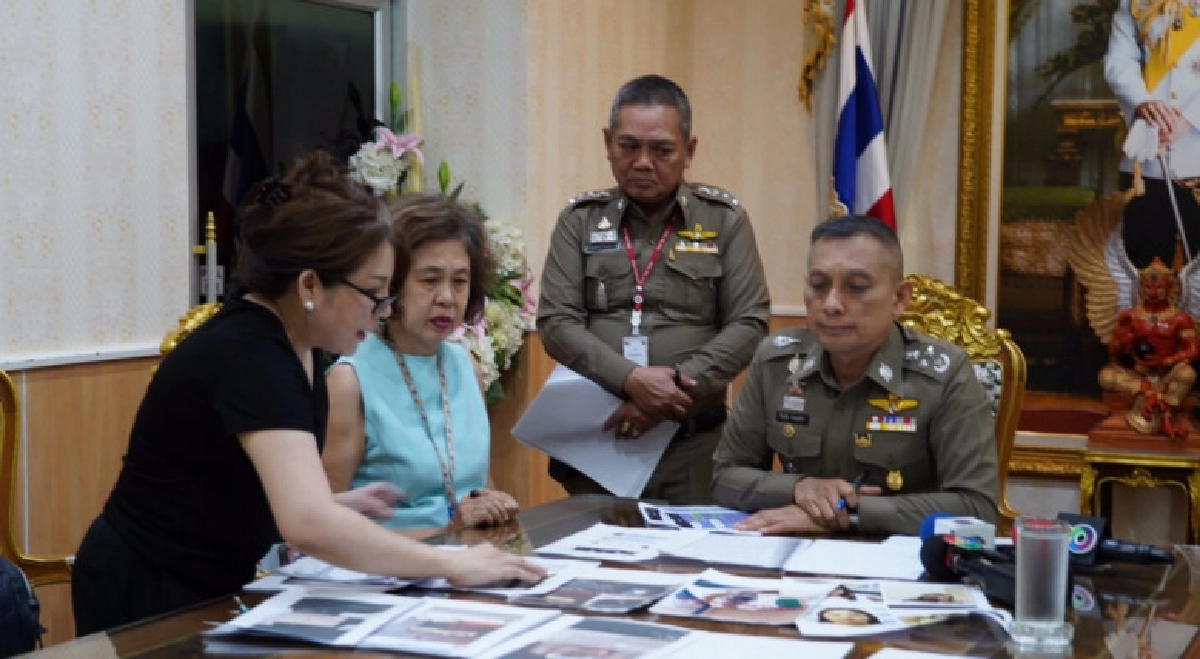 นักธุรกิจขายแบรนด์เนมร้องรองผบ.ตร. นักธุรกิจขายแบรนด์เนมร้องรองผบ.ตร.