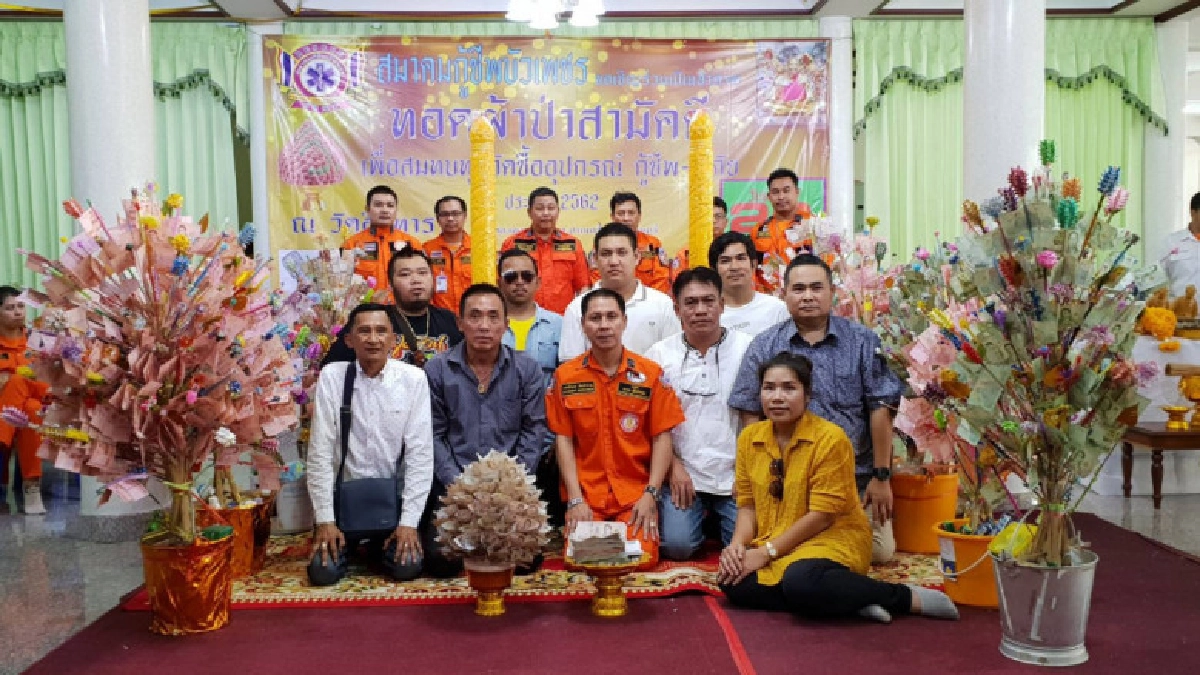 เจ้าคณะตำบลมอบเงินผ้าป่า8แสนซื้ออุปกรณ์กู้ชีพ