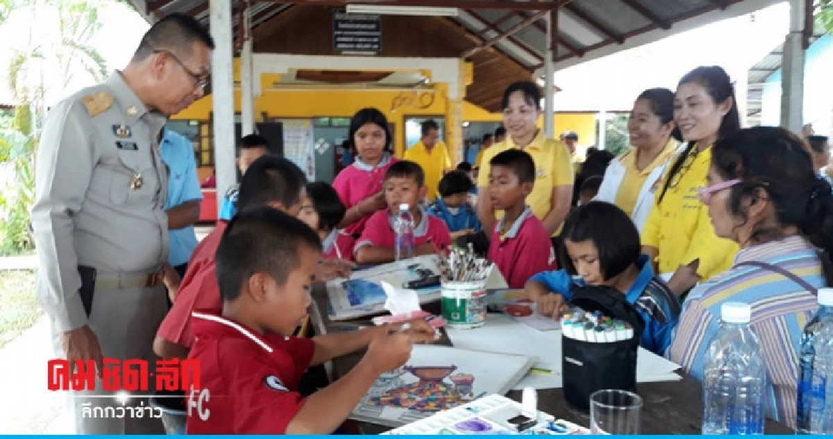ผู้ว่าฯ เลยตรวจเยี่ยมห้องสมุดเคลื่อนที่ ผู้ว่าฯ เลยตรวจเยี่ยมห้องสมุดเคลื่อนที่