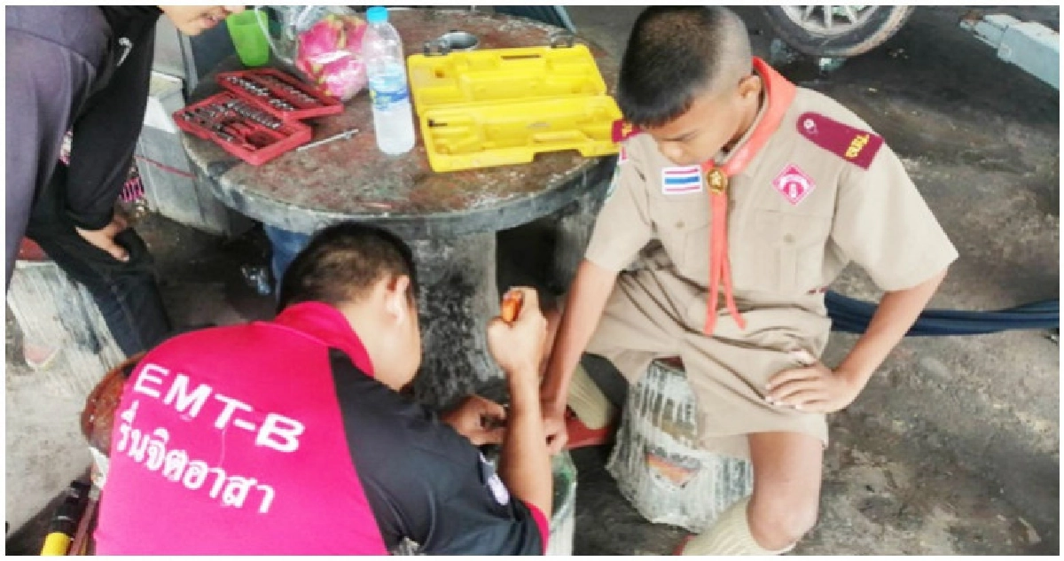 แหวนติดนิ้วลูกเสือหลังเพื่อนสาวให้เป็นที่ระลึก