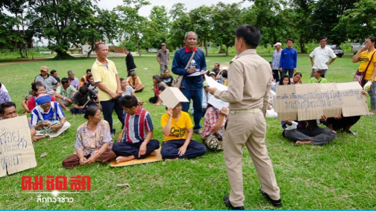 (คลิป) ชาวบ้านฮึ่มทวงถามคืบหน้าถอดถอนผู้ใหญ่บ้าน