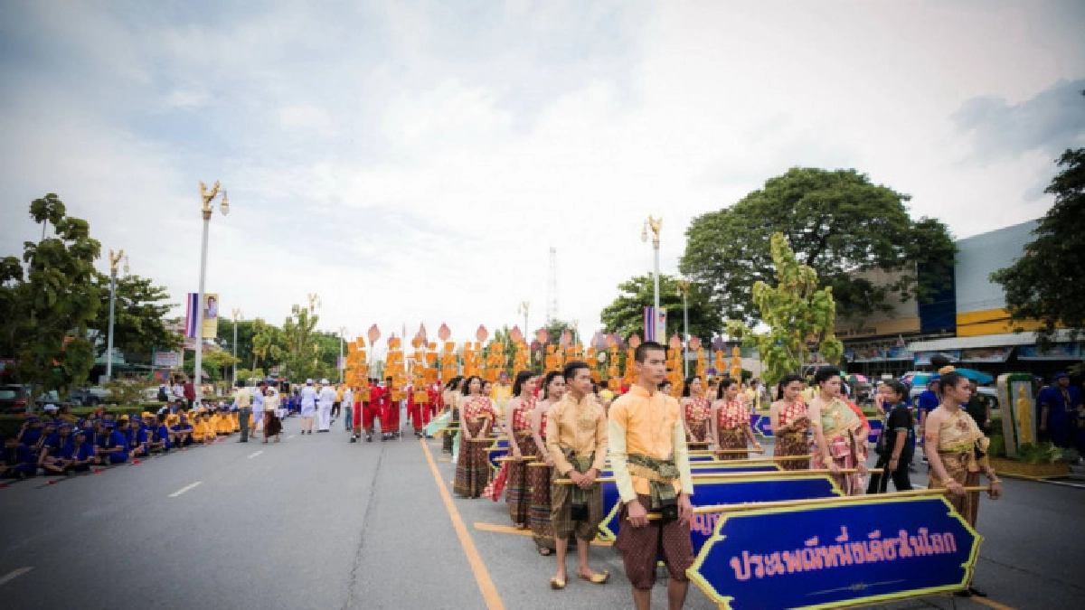 จ.สระบุรีเชิญชวนประชาชนร่วมตักบาตรดอกเข้าพรรษาวัดพระพุทธบาท จ.สระบุรีเชิญชวนประชาชนร่วมตักบาตรดอกเข้าพรรษาวัดพระพุทธบาท