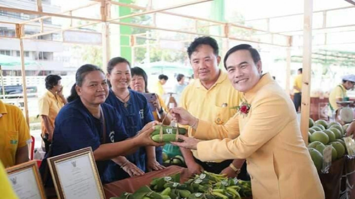 เปิดตลาดเกษตรกรถาวร จ.พิจิตร