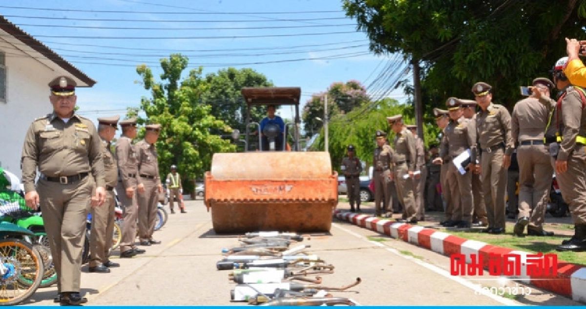 (คลิป) กวาดล้างแว้นยึดแต่งซิ่งกว่า 400 คัน (คลิป) กวาดล้างแว้นยึดแต่งซิ่งกว่า 400 คัน