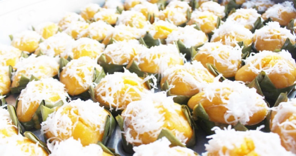 ทำขนมตาลขาย ระดมทุนสร้างขบวนเทียน ทำขนมตาลขาย ระดมทุนสร้างขบวนเทียน