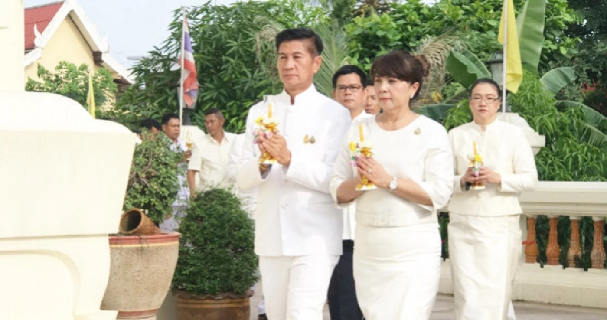 พุทธศาสนิกชนไทยลาวร่วมทำบุญตักบาตร พุทธศาสนิกชนไทยลาวร่วมทำบุญตักบาตร