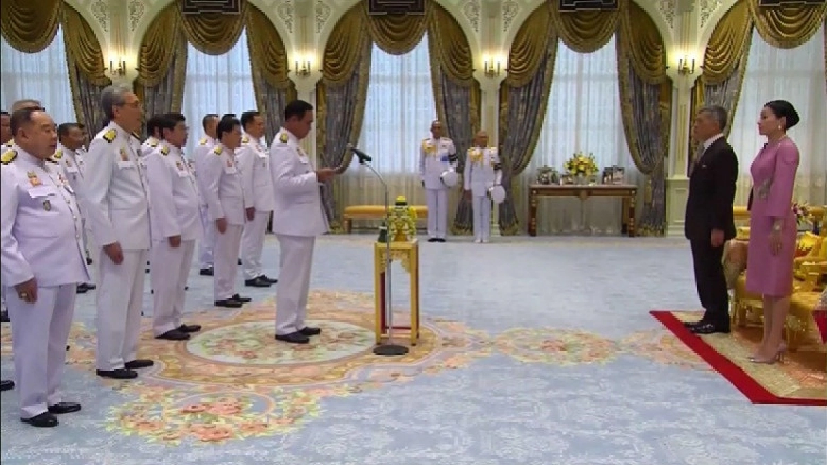 ในหลวง ทรงมีพระราชดำรัสพระราชทาน ครม.ใหม่ ในหลวง ทรงมีพระราชดำรัสพระราชทาน ครม.ใหม่