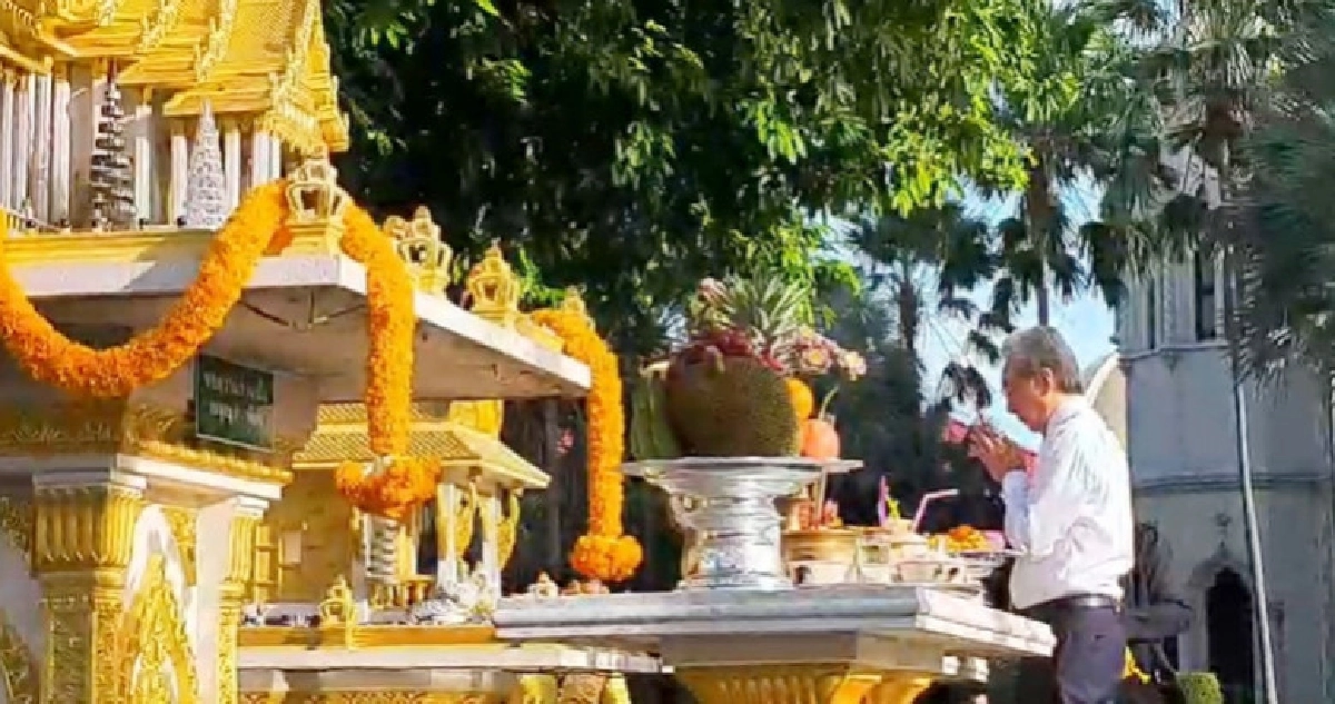 สมคิดเข้าทำเนียบฯไหว้สิ่งศักดิ์สิทธิ์ขอบ้านเมืองปลอดภัย