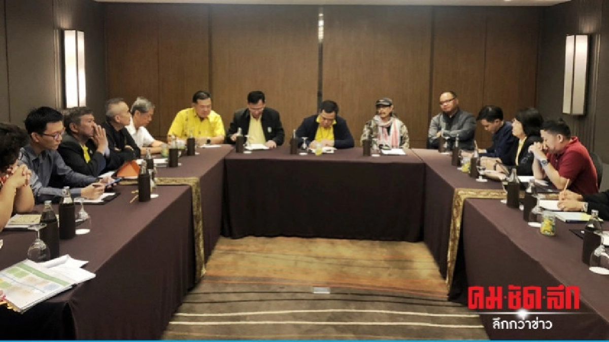 "อนุทิน" ประชุมนอกรอบผลักดันกัญชา "อนุทิน" ประชุมนอกรอบผลักดันกัญชา