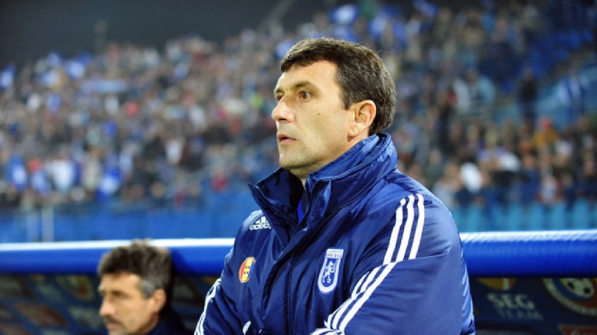 ปลอดภัยแล้ว!! กุนซือสโมสรโรมาเนียฟุบคาสนาม(คลิป)