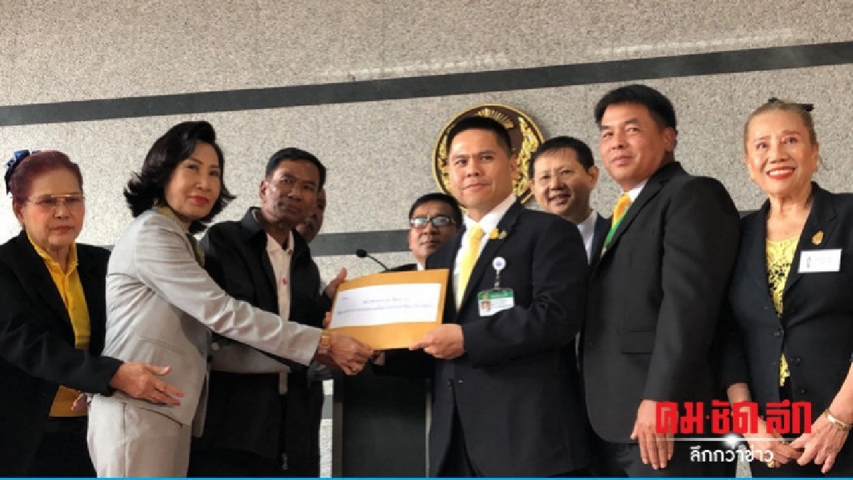วราวุธ รับปากแก้ปัญหาสวนยาง ด่านซ้าย วราวุธ รับปากแก้ปัญหาสวนยาง ด่านซ้าย