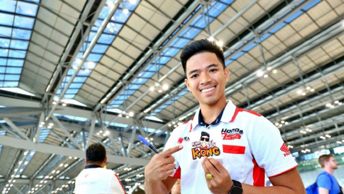 'สมเกียรติ' บินลัดฟ้าสู่แดนกระทิงดุเตรียมลงสู้ศึกโมโตทู 'สมเกียรติ' บินลัดฟ้าสู่แดนกระทิงดุเตรียมลงสู้ศึกโมโตทู