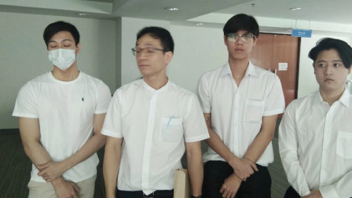 เรื่องยุ่ง ๆ ในสมาคมฮอกกี้น้ำแข็ง