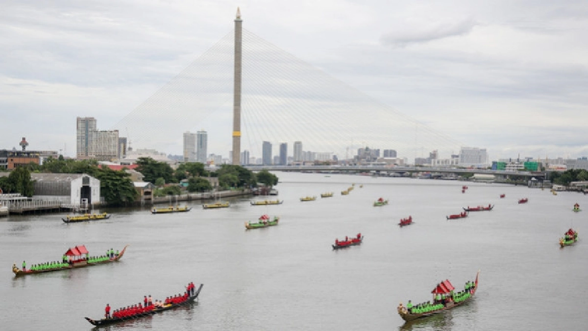 ฝึกซ้อมขบวนเรือพระราชพิธี 52 ลำ ครั้งแรก ฝึกซ้อมขบวนเรือพระราชพิธี 52 ลำ ครั้งแรก