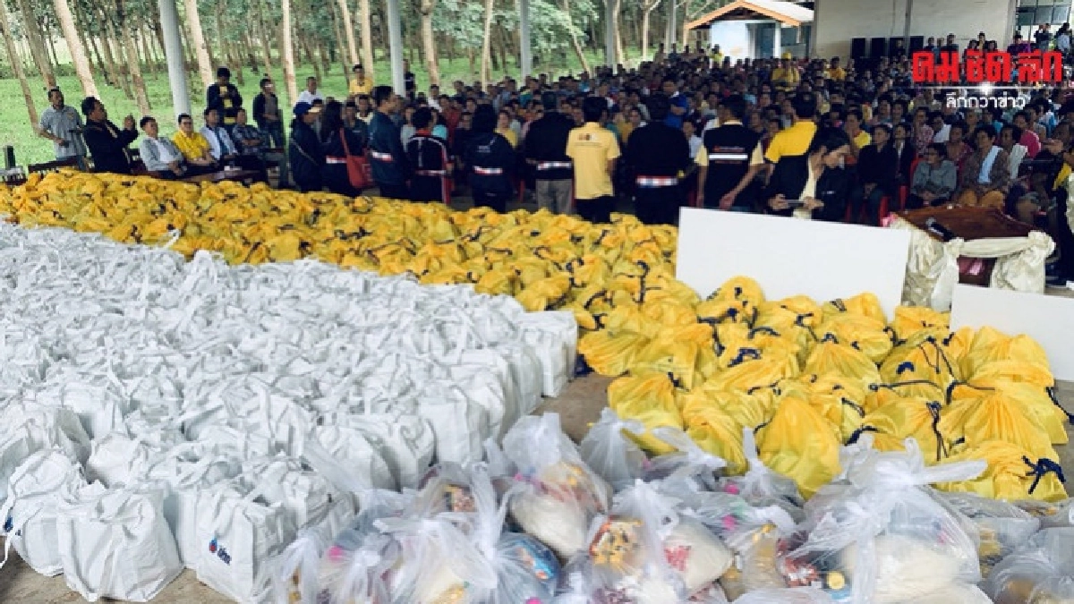 "ธรรมนัส-สุรพร" ลุยแจกถุงยังชีพช่วยชาวร้อยเอ็ด "ธรรมนัส-สุรพร" ลุยแจกถุงยังชีพช่วยชาวร้อยเอ็ด