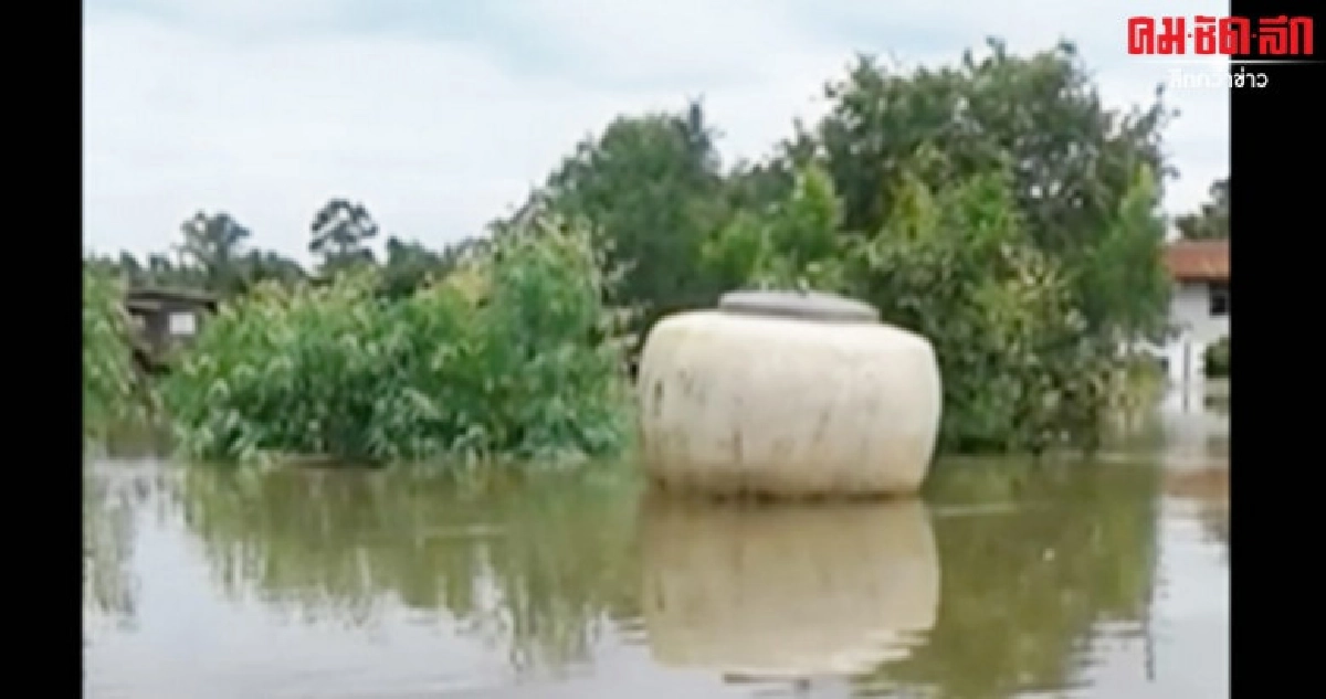 (คลิป)น้ำท่วมอย่างหนัก...โอ่งขนาดใหญ่ยังหลุดลอย