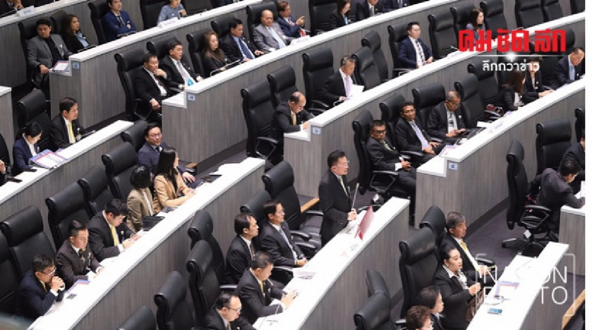 สภาฯเสนอนายกฯโยกงบซื้อเรือดำน้ำช่วยปชช.น้ำท่วม