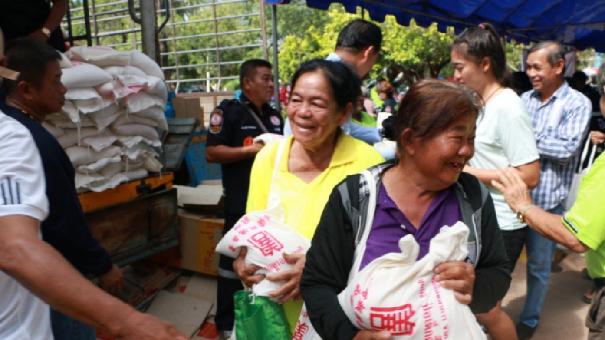 มูลนิธิป่อเต็กตึ๊งซับน้ำตาในโครงการฟื้นฟูหลังน้ำลด