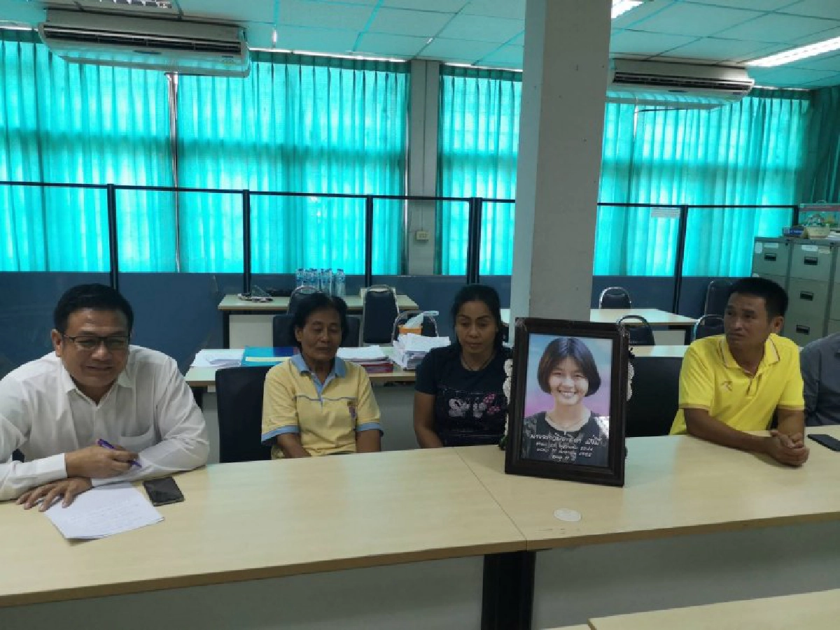 พปชร.พาเเม่เหยื่อรับเงินเยียวยา หลังลูกสาวโดนโจ๋ยิงดับ