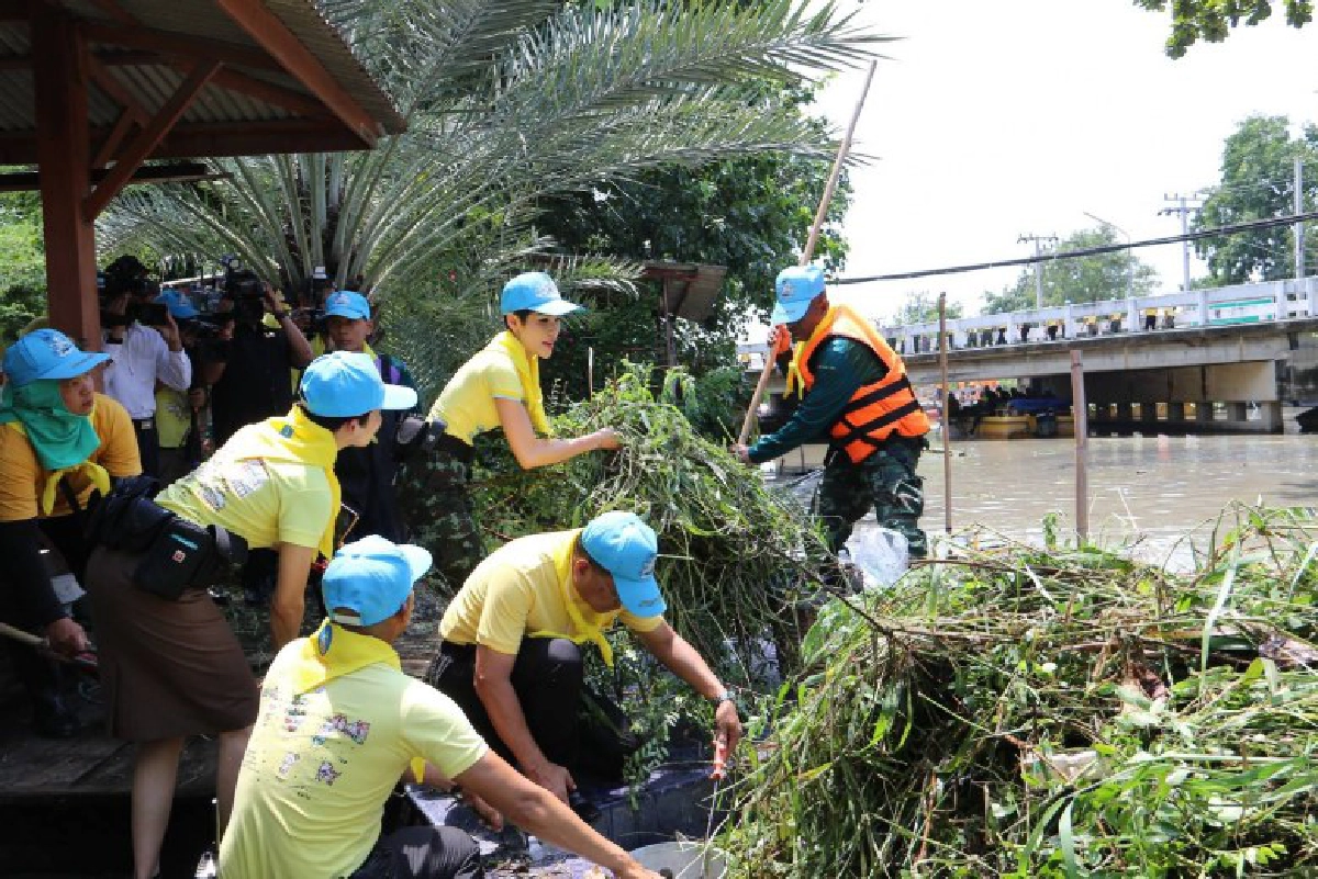 ร.10 โปรดเกล้าฯ เจ้าคุณพระฯ ร่วมกิจกรรมจิตอาสาที่คลองบ้านใหม