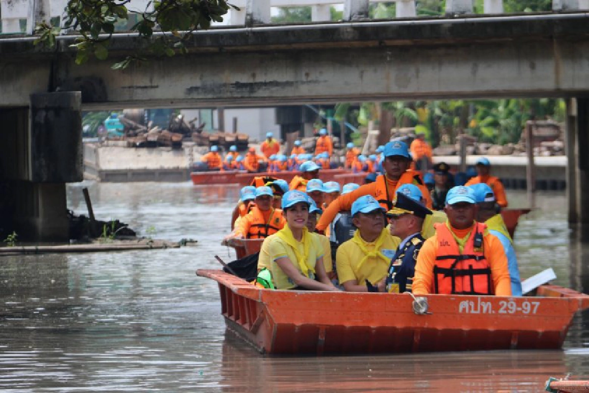 ร.10 โปรดเกล้าฯ เจ้าคุณพระฯ ร่วมกิจกรรมจิตอาสาที่คลองบ้านใหม