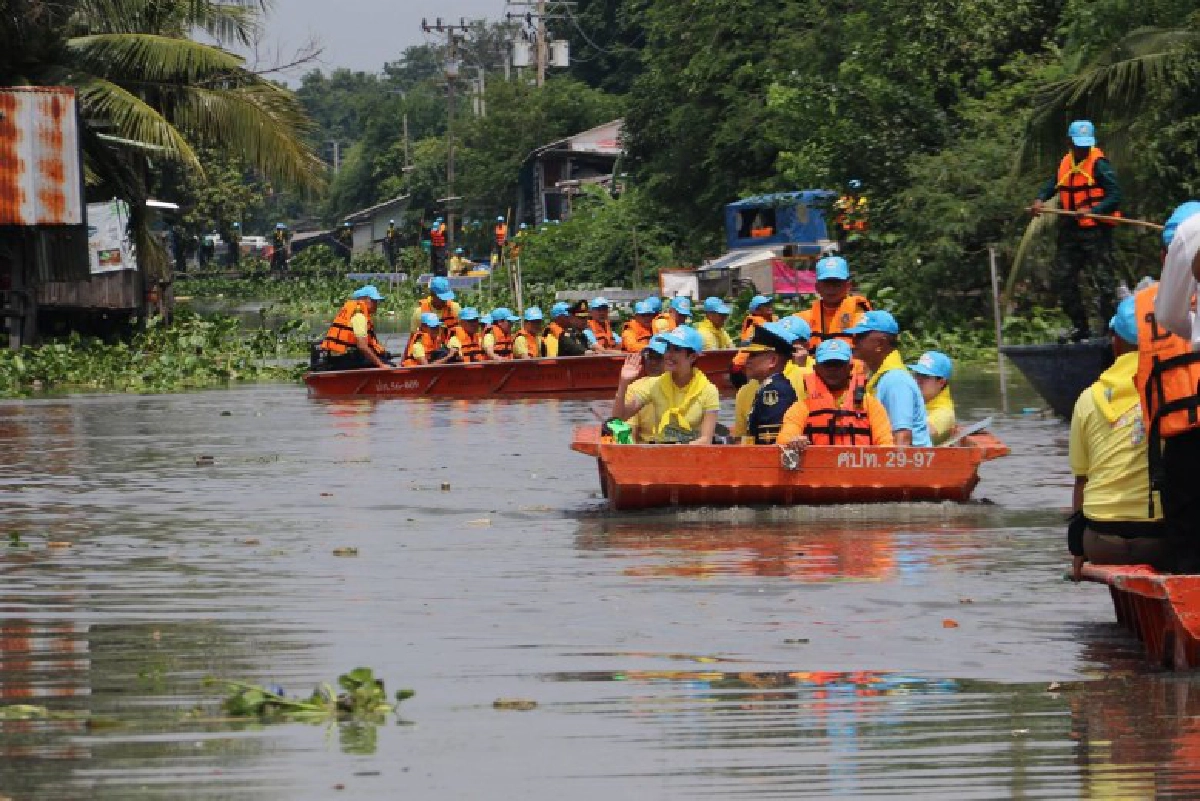 ร.10 โปรดเกล้าฯ เจ้าคุณพระฯ ร่วมกิจกรรมจิตอาสาที่คลองบ้านใหม
