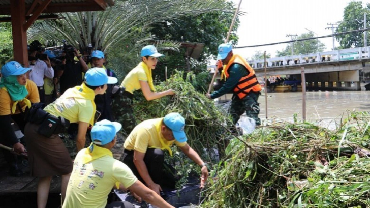 ร.10 โปรดเกล้าฯ เจ้าคุณพระฯ ร่วมกิจกรรมจิตอาสาที่คลองบ้านใหม