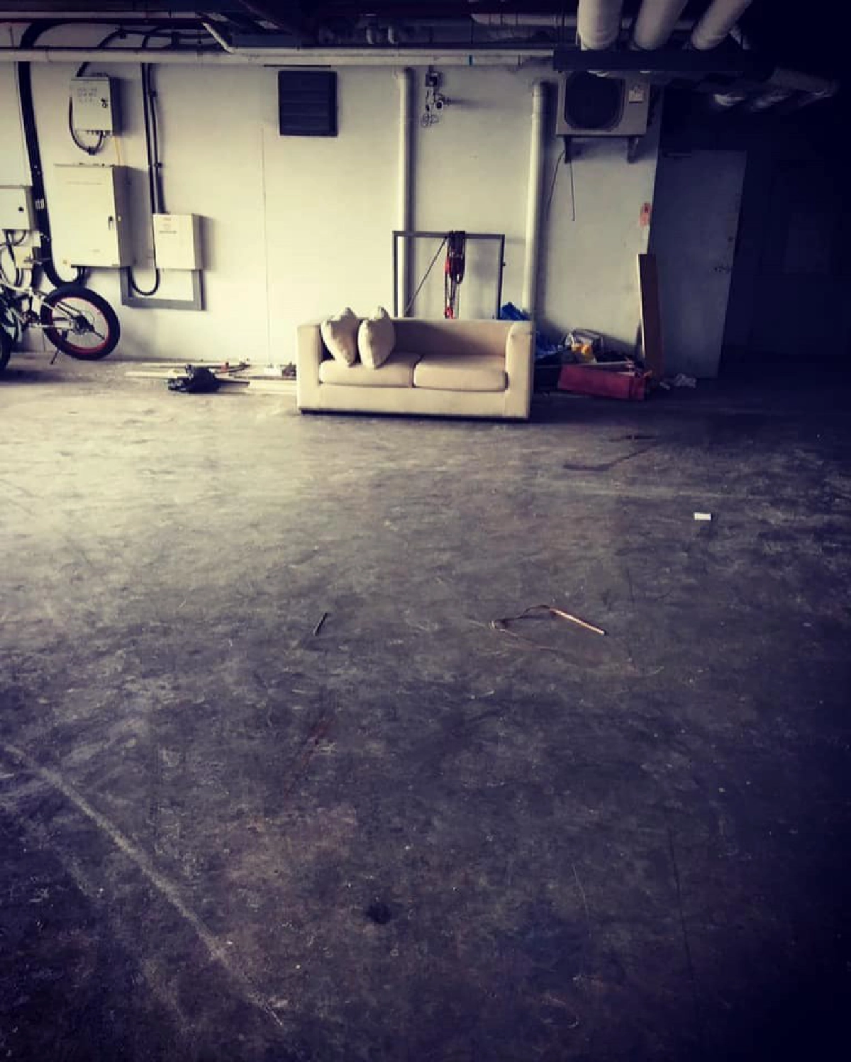 นิมนต์พระทำบุญจุดเกิดเหตุ 'ลันลาเบล' ย้ายโซฟาไว้ลานจอดรถ